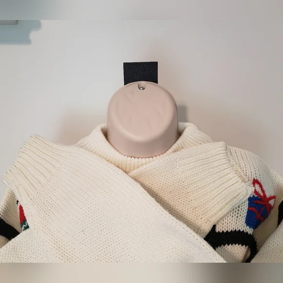 Vintage Christmas Sweater - Picture 7 of 9